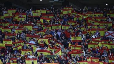 فيفا تحقق مع الاتحاد الإسباني بسبب الهتافات العنصرية في مباراة مصر