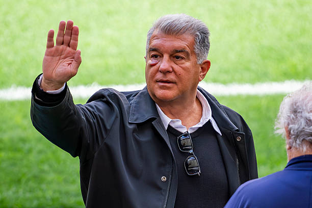 لابورتا يهاجم التحكيم: ما حدث أمام أتلتيكو فضيحة لا تُحتمل