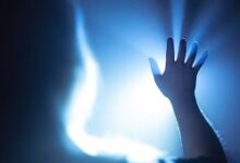 لقاء الأحبة والأبواب.. ماذا يرى المرضى في أحلامهم قبل الوفاة؟