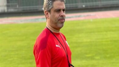 معتمد جمال يلقي محاضرة فنية على لاعبي الزمالك قبل مواجهة شباب بلوزداد