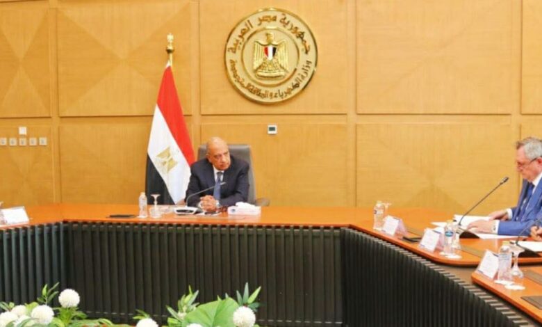 وزير الكهرباء يبحث مع وفد روسي مجريات تنفيذ الأعمال فى محطة الضبعة