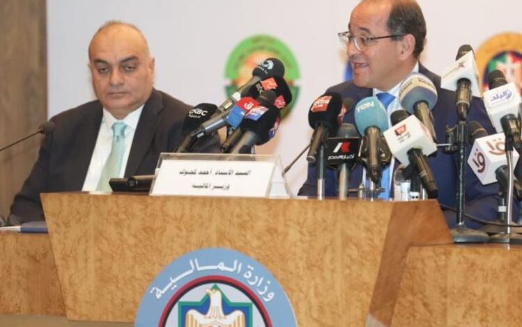 وزير المالية: نستهدف خفض العجز الكلي إلى 4.9% في العام المالي المقبل