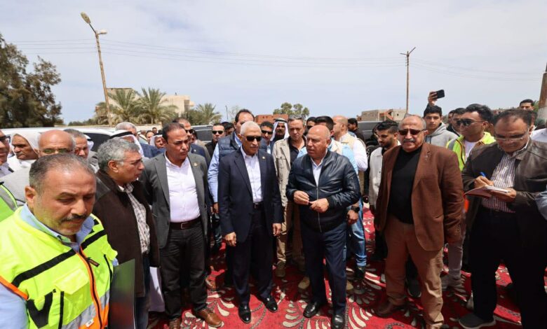 وزير النقل يتفقد مواقع العمل بالطريق الساحلي القنطرة.. ويوجه بسرعة الانتهاء من تطويره