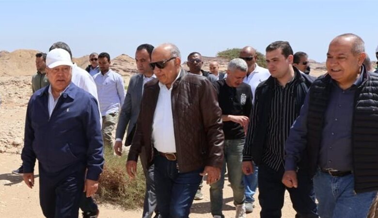 وزيرا النقل والكهرباء يتفقدان منطقة جبل الجلالة بمحافظة السويس