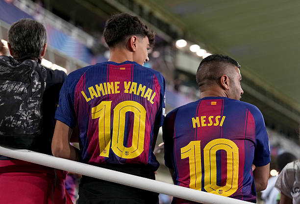 ميسي يشيد بيامال: يشبهني في بداياتي مع برشلونة