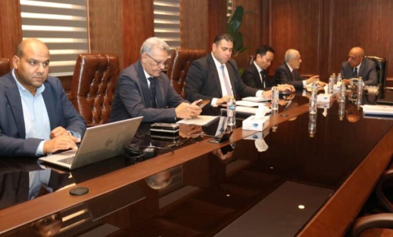 وزير الكهرباء يبحث مع مسئولي AMEA POWER مشروعات الطاقة الشمسية والرياح بالزعفرانة ورأس شقير وبنبان