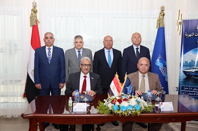 وزير النقل ورئيس قناة السويس ومحافظ القاهرة يشهدون مراسم توقيع اتفاق لبناء وتوريد 5 أتوبيسات نهرية كهربائية